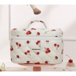 Kosmetyczka damska pikowana kuferek w wisienki 17 x 17 x 25,5cm KS123 - obrazek 3