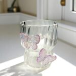 Szklanka ryflowana, z falowanymi ściankami, MOTYLKI fiolet 260 ml 1szt SZK162 - obrazek 3