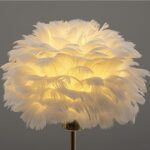 Elegancka lampa nocna stołowa z kloszem z białych piór ściemniacz 3 kolory świecenia USB OZD12 - obrazek 2
