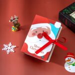 Pudełko PREZENTOWE ozdobne czerwone z Mikołajem, MERRY CHRISTMAS z kokardą 13x9x4,5 cm OPO35 - obrazek 2