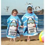 Ręcznik kąpielowy plażowy, na basen peleryna dziecięca SHARK AREA 60 x 60cm PEL02WZ3 - obrazek 3